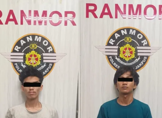 Tim Buser Presisi Unit VI Ranmor Satreskrim Polres Metro Jakarta Pusat menangkap dua pelaku jambret sadis berinisial RO 26 tahun dan DWP 23 tahun. (Sumber: Polres Metro Jakarta Pusat)