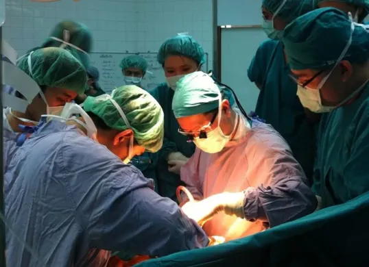 Live TikTok di Ruang Operasi, Dua Nakes RS PKU Mojoagung Dipecat Usai Siarkan Proses Jahit Caesar (Sumber: Pinterest)