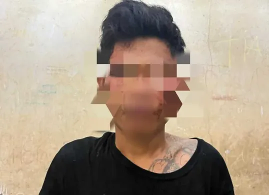Pelaku pencuri motor (curanmor) dengan barang bukti kunci letter T diamankan Satreskrim Polsek Sawah Besar usai beraksi di parkiran Metro Atom, Jumat, 30 Mei 2025, malam. (Sumber: Polres Metro Jakarta Pusat)