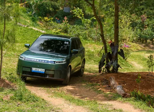 JAECOO J5 EV saat menjalani uji jalan dari Bekasi menuju kawasan Bogor pada Oktober lalu. (Sumber: Dok JAECOO)