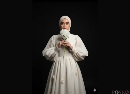 Prompt Gemini untuk Edit Foto Studio Pakai Bunga Aesthetic (Sumber: TikTok/@anaishabira)