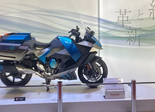 Kawasaki tampil di Japan Mobility Show 2025 dengan motor bertenaga hidrogen berbasis mesin Ninja H2. (Sumber: Dok Kawasaki)