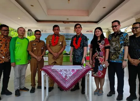 Auto2000 meresmikan Kampung Berseri Astra (KBA) Jatimelati di Bekasi untuk memperkuat program keberlanjutan Astra. (Sumber: POSKOTA | Foto: Erwan Hartawan)