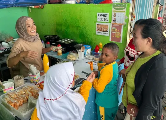 Suasana di kantin SDN 01 dan 03 Pagi, Tambora, Jakarta Barat, Selasa, 4 November 2025. (Sumber: Poskota/Pandi Ramedhan)
