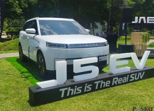 Chery Group meminta konsumen bersabar menungu kedatangan mobil listrik JAECOO J5 EV. (Sumber: Poskota/Erwan Hartawan)