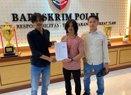 Aliansi Pemuda Toraja melaporkan Pandji Pragiwaksono ke Bareskrim Polri atas dugaan rasis penghinaan dan ujaran SARA. (Sumber: Dok. Pelapor)