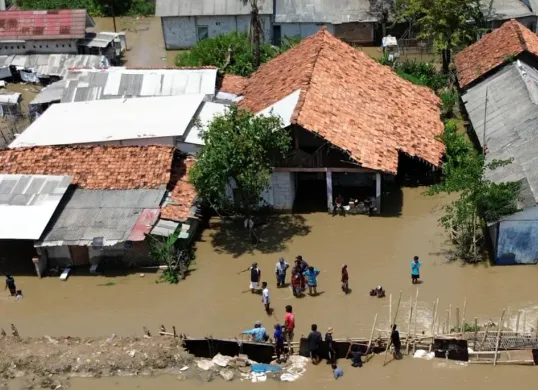 Permukiman warga di Desa Sukamanah, Kecamatan Sukatani, Kabupaten Bekasi, tergenang jebolnya Kali Srengseng Sukatani. (Sumber: Istimewa)