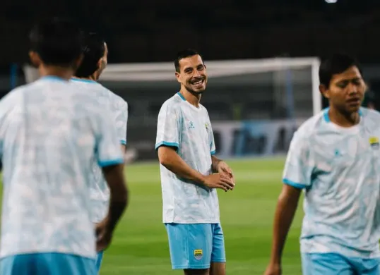 Thom Haye optimis Persib Bandung bisa menang lagi lawan Selangor FC. (Sumber: Instagram/@thomhaye)