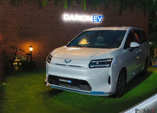 Mobil listrik Wuling Darion EV menawarkan harga kompetitif di segmen kendaraan MPV. (Sumber: Poskota/Erwan Hartawan)