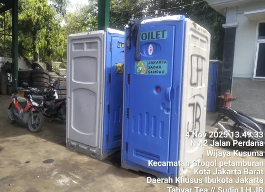 Pemkot Jakbar cek lokasi RT 07 RW 13 Palmerah yang warganya masih BAB di kali. (Sumber: Istimewa)