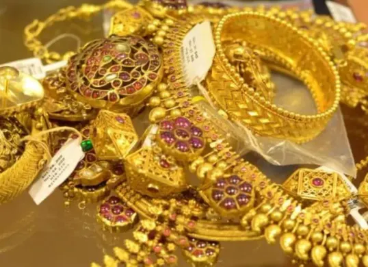 Investor Wajib Tahu! Harga Emas Perhiasan 6 November 2025 Bergerak Tak Terduga di Tengah Lonjakan Global (Sumber: Pinterest)