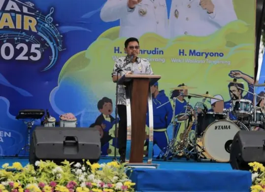 Wali Kota Tangerang, Sachrudin, saat memberikan sambutan dan membuka acara Festival Pintu Air yang Berlangsung di Taman Ecopark. (Sumber: Dok. Prokopim Kota Tangerang)