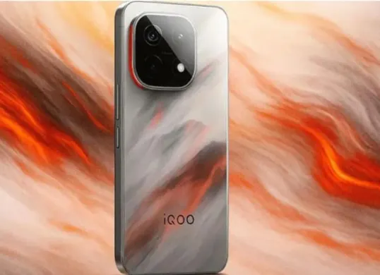 Bocoran render iQOO 15 Mini memperlihatkan desain kompak dengan finishing premium, siap jadi pesaing utama di pasar flagship mini 2025. (Sumber: Pinterest)