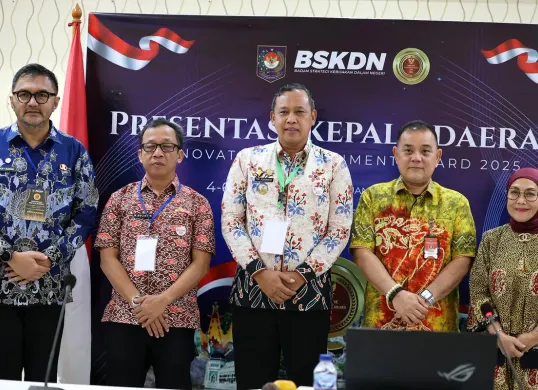 Wali Kota Bekasi, Tri Adhianto, saat menghadiri ajang Innovative Government Award (IGA) 2025 di Kemendagri pada Kamis, 6 November 2025. (Sumber: Dok Humas Pemkot Bekasi)
