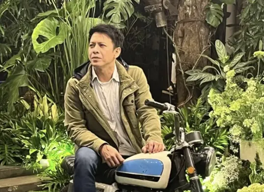Ariel NOAH resmi diumumkan sebagai pemeran Dilan di dua film terbaru garapan Falcon Pictures: Dilan ITB 1997 dan Dilan Amsterdam (Sumber: Instagram)