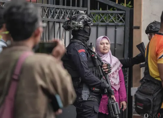 Situasi seusai insiden ledakan di SMAN 72 Jakarta, Kelapa Gading Selatan, Jakarta Utara, Jumat, 7 November 2025. (Sumber: Poskota/Bilal Nugraha Ginanjar)