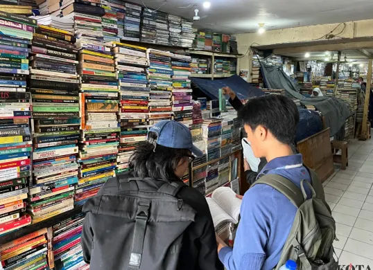 Kondisi toko buku di kawasan Kwitang, Senen, Jakarta Pusat, Jumat, 7 November 2025. (Sumber: Poskota/Pandi Ramedhan)