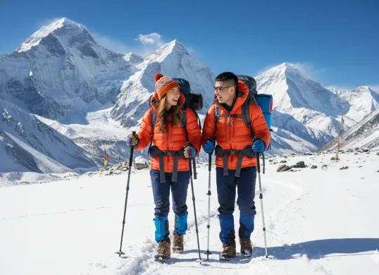 Hasil edit prompt Gemini AI pasangan di tengah salju Himalaya. (Sumber: Freepik/pressfoto)