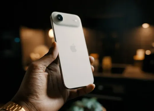 Rincian harga resmi iPhone 17 series yang berlaku saat ini di Indonesia. (Sumber: X/@RjeyTech)