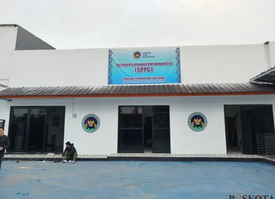 Lokasi SPPG Pangauban, di kawasan Jalan Batujajar, Kabupaten Bandung Barat, nampak tidak ada aktivitas, Sabtu 8 November 2025 (Sumber: Poskota/Gatot Poedji Utomo)