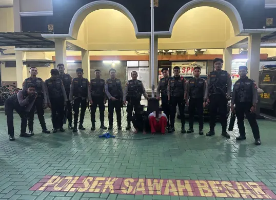 Polres Metro Jaya menggagalkan aksi tawuran yang diduga akan dilakukan sekelompok remaja di Mangga Besar XIII, Sawah Besar, Jakarta Pusat, pada Sabtu, 8 November 2025 dini hari. (Sumber: Polres Jakarta Metro Pusat)