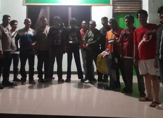 Siskamling di Ciputat Timur gagalkan aksi tawuran remaja. (Sumber: Polsek Ciputat Timur)