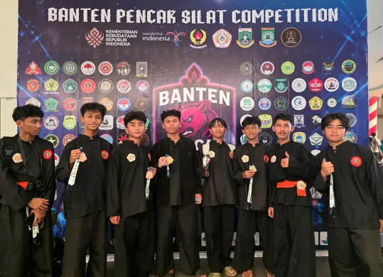 Tim pencak silat SMK Skill Village Islamic School meraih prestasi membanggakan dalam kejuaraan Banten Pencak Silat Competition 2025. (Sumber: Istimewa)