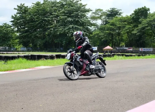 Motor Suzuki Satria Pro diuji coba di Sirkuit Sentul, Bogor. (Sumber: Dok. Istimewa)
