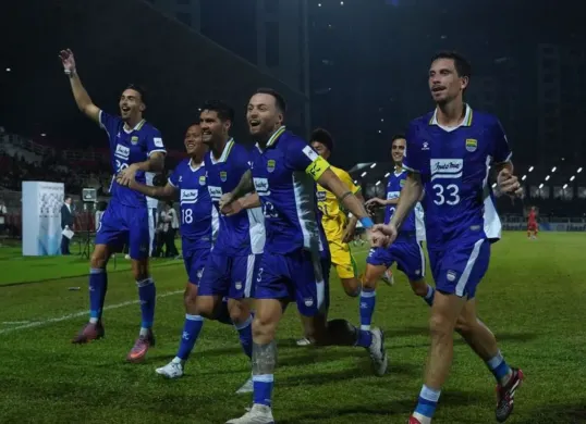 Selebrasi para pemain Persib Bandung usai berhasil mengalahkan Selangor FC di ACL 2, Kamis 6 November 2025. (Sumber: persib.co.id)