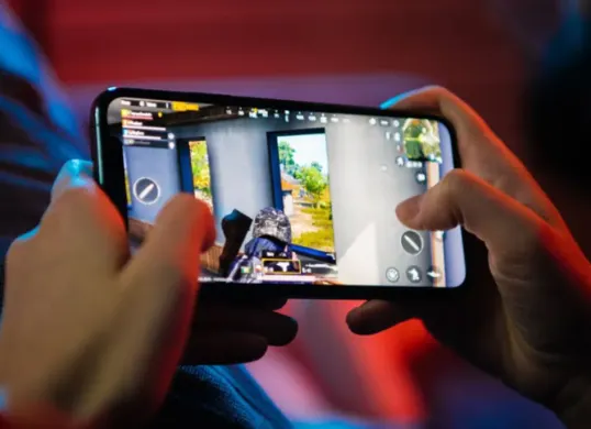 Prabowo pertimbangkan pembatasan game online usai insiden ledakan SMAN 72. Pemerintah soroti pengaruh negatif game seperti PUBG dan pentingnya peran guru dalam mencegah bullying. (Sumber: Istimewa)