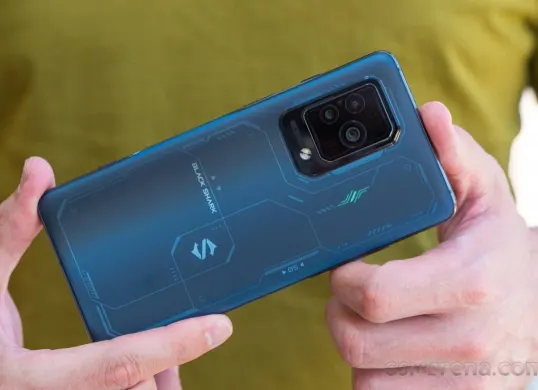 HP gaming Xiaomi Black Shark. (Sumber: gsmarena)