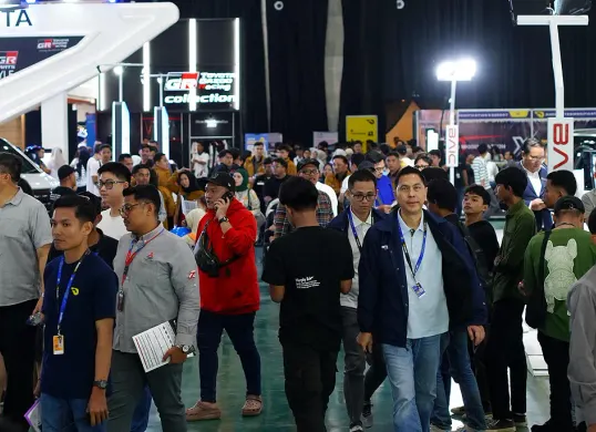 Suasana GIIAS Makassar 2025 yang berhasil mencatatkan 18 ribu pengungjung. (Sumber: Dok. GIIAS)