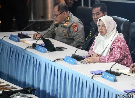 Ketua KPAI, Margaret Aliyatul Maimunah, saat menyampaikan keterangan dalam konferensi pers di Polda Metro Jaya, Jakarta Selatan, Selasa, 11 November 2025. (Sumber: POSKOTA | Foto: Bilal Nugraha Ginanjar)