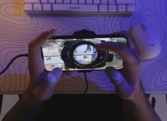 Game online dianggap picu kekerasan? Pemerintah soroti bahaya game seperti PUBG dan Roblox pasca-ledakan sekolah. Simak wacana pembatasan dan ancaman pemblokirannya. (Sumber: YouTube/Mew2)