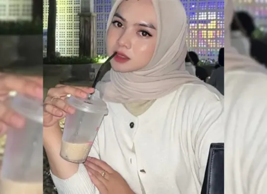 Make up Artist di Lombok (MUA) Dea yang dikenal berhijab terbongkar identitas aslinya sebagai seorang pria. (Sumber: Intagram/@nasikrawumataram)