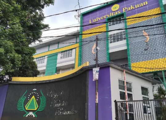 Diduga mau bunuh diri, seorang mahasiswi Universitas Pakuan Bogor jatuh dari lantai 3. (Sumber: unpak.ac.id)