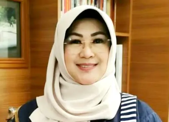 Potret Tifauzia Tyassuma atau yang dikenal dengan dr Tifa yang ditetapkan sebagai tersangka dalam kasus ijazah palsu Jokowi. (Sumber: X/@DokterTifa)