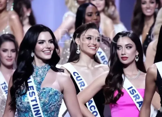 Viral tatapan sinis Miss Israel kepada Miss Palestina di ajang Miss Universe 2025. (Sumber: Instagram)