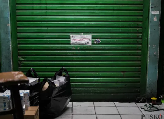 Ilustrasi kios ditutup. (Sumber: Poskota/Bilal Nugraha Ginanjar)