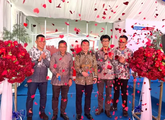 Acara pembukaan dealer mobil baru Astra Isuzu di Kendari, Sulawesi Utara. (Sumber: Dok. Isuzu)