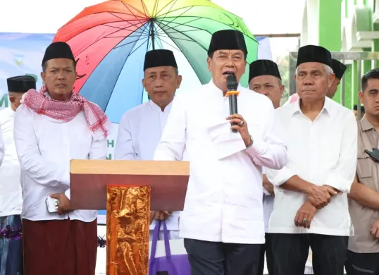 Bupati Tangerang, Moch. Maesyal Rasyid saat peresmian Masjid Al Wustho RW 15 Perumahan Taman Buah 2 Kutabumi, Kecamatan Pasar Kemis, Jumat, 14 November 2025. (Sumber: Dok. Pemkab Tangerang)