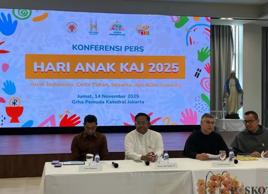 Konferensi pers Keuskupan Agung Jakarta (KAJ) di Gereja Katedral, Jakarta Pusat, Jumat, 14 November 2025. (Sumber: Poskota/Pandi Ramedhan)
