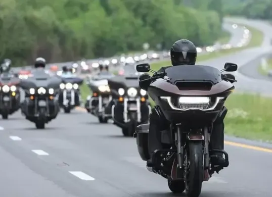 Ilustrasi Harley Davidson melakukan touring rombongan. (Sumber: instagram/harleydavidson)