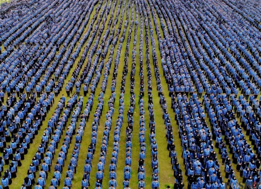 Pemkab Bogor melantik 9.687 PPPK paruh waktu, pelantikan terbesar se-Indonesia. (Sumber: Poskota/Giffar Rivana)