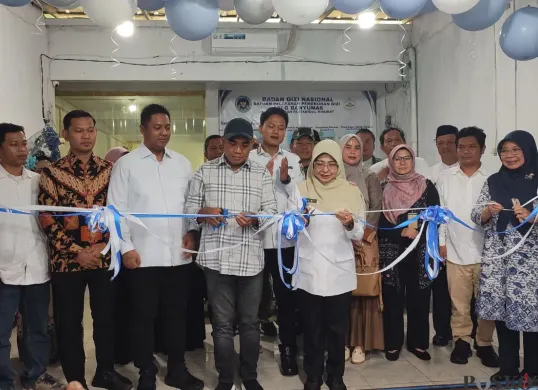 Prosesi presmian SPPG Banyumas di Kecamatan Bojong, Kabupaten Pandeglang. (Sumber: Poskota/Samsul Fatoni)