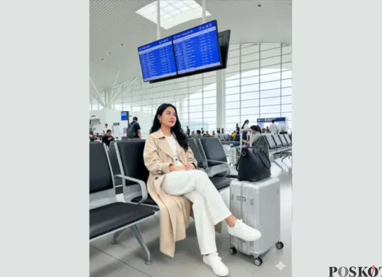 Edit Foto di Bandara ala Travelling Pakai Gemini AI (Sumber: TikTok/@thecookingtitas)
