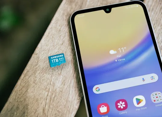 Ilustrasi HP 3 Jutaan Terbaik 2025, dari iQOO sampai Samsung (Sumber: Unsplash/Samsung Memory)