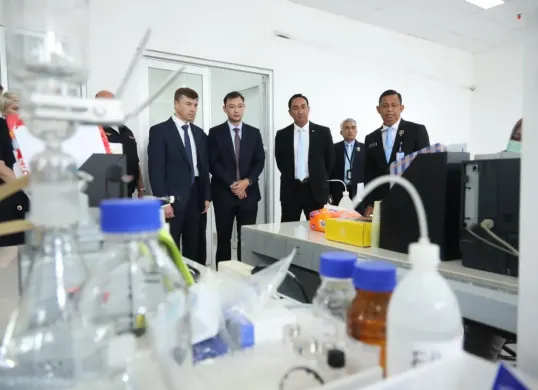 Delegasi Pemerintah Federasi Rusia saat meninjau fasilitas BNN di Lido, Jawa Barat, sebagai bagian dari penguatan kerja sama penanggulangan narkotika. (Sumber: Biro Humas dan Protokol BNN)