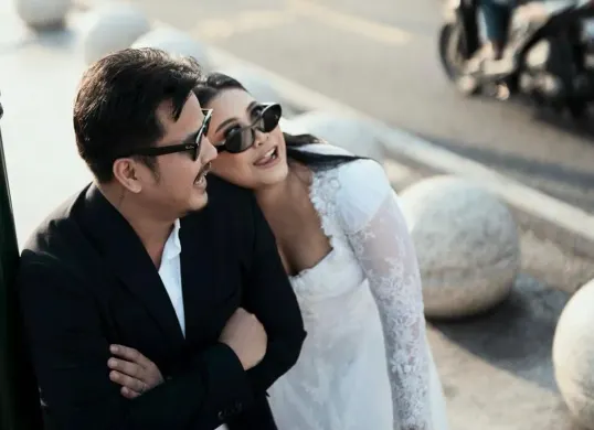 Foto prewedding Boiyen pesek bersama kekasihnya, Rully Anggi Akbar, di Yogyakarta. (Sumber: Instagram/@boiyenpesek)