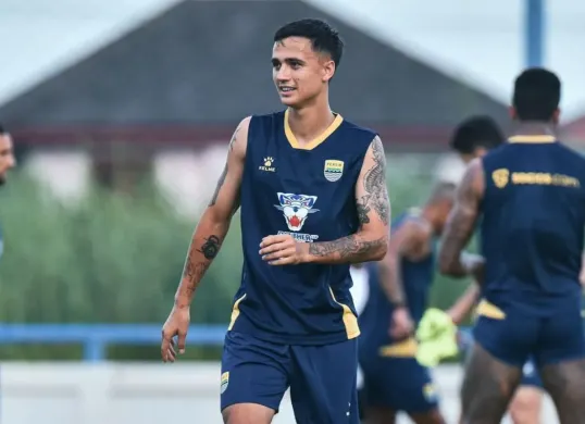 Eliano Reijnders habiskan waktu di jeda kompetisi bersama keluarga. (Sumber: Instagram)